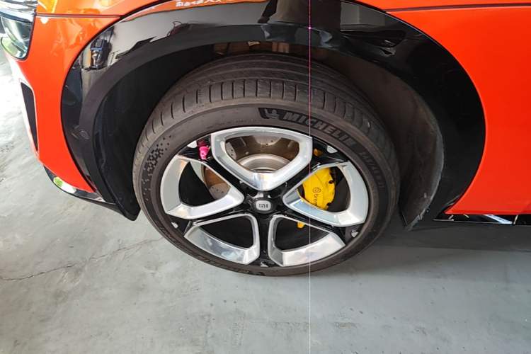 Used Xiaomi Auto YU7 2025 Ultra-Long Range High-Performance All-Wheel-Drive Max Edition Left Front Wheel Hub