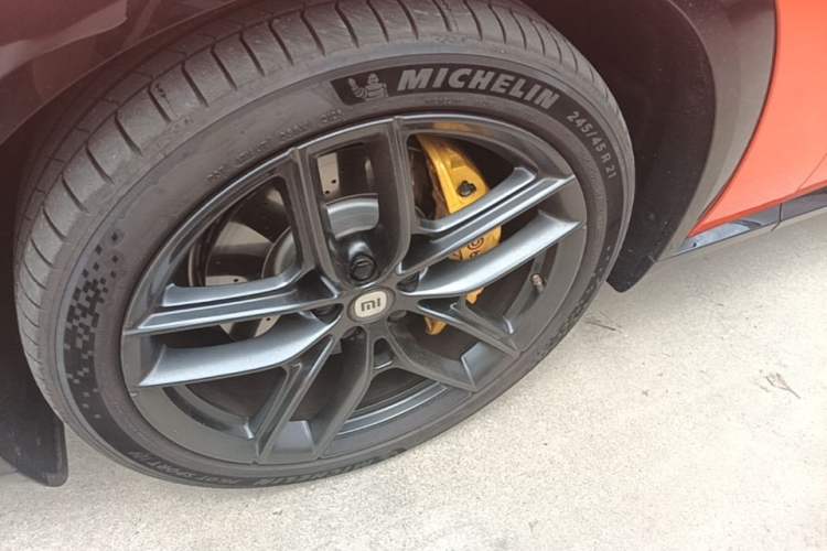 Used Xiaomi Auto YU7 2025 Ultra-Long Range High-Performance All-Wheel-Drive Max Edition Left Front Wheel Hub