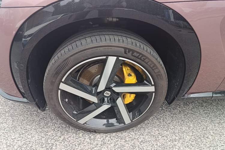 Used Xiaomi Auto YU7 2025 Ultra-Long Range High-Performance All-Wheel-Drive Max Edition Left Front Wheel Hub