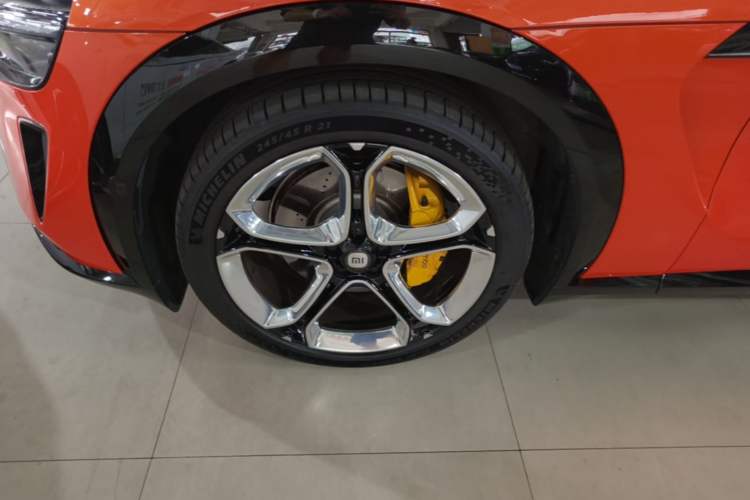 Used Xiaomi Auto YU7 2025 Ultra-Long Range High-Performance All-Wheel-Drive Max Edition Left Front Wheel Hub