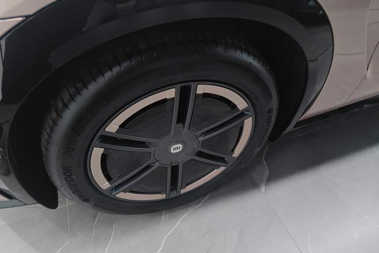 Used Xiaomi Auto YU7 2025 Ultra-Long Range All-Wheel Drive Pro Version Left Front Wheel Hub