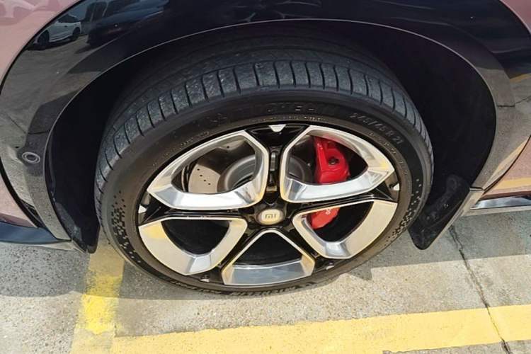 Used Xiaomi Auto YU7 2025 Ultra-Long Range High-Performance All-Wheel-Drive Max Edition Left Front Wheel Hub