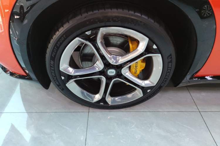Used Xiaomi Auto YU7 2025 Ultra-Long Range Rear-Wheel Drive Version Left Front Wheel Hub