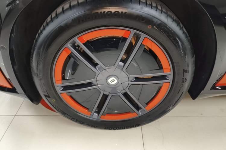 Used Xiaomi Auto YU7 2025 Ultra-Long Range Rear-Wheel Drive Version Left Front Wheel Hub