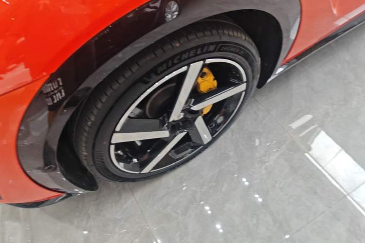 Used Xiaomi Auto YU7 2025 Ultra-Long Range High-Performance All-Wheel-Drive Max Edition Left Front Wheel Hub