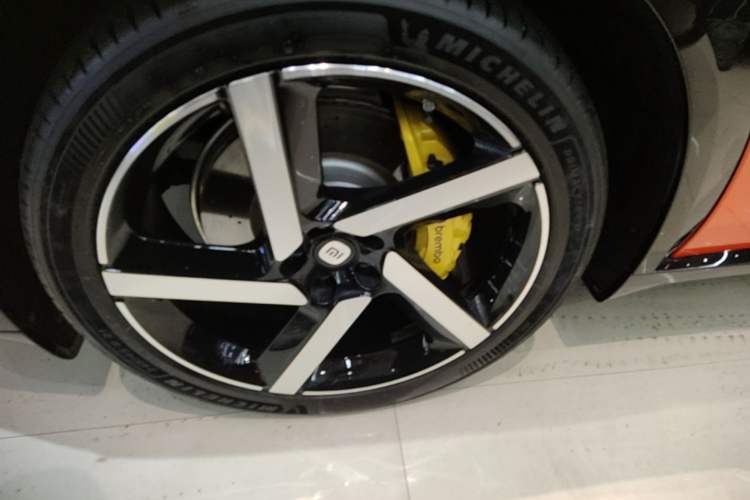 Used Xiaomi Auto YU7 2025 Ultra-Long Range High-Performance All-Wheel-Drive Max Edition Left Front Wheel Hub