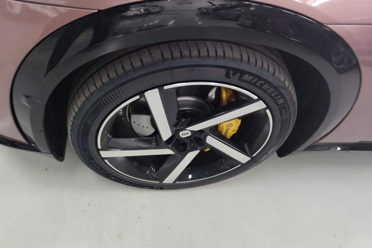 Used Xiaomi Auto YU7 2025 Ultra-Long Range High-Performance All-Wheel-Drive Max Edition Left Front Wheel Hub