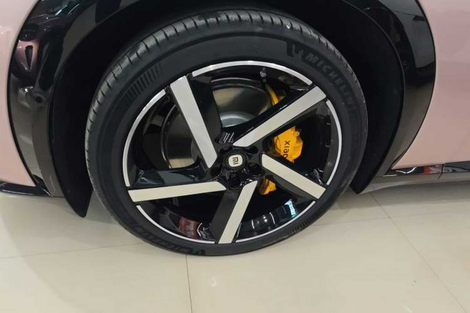 Used Xiaomi Auto YU7 2025 Ultra-Long Range All-Wheel Drive Pro Version Left Front Wheel Hub