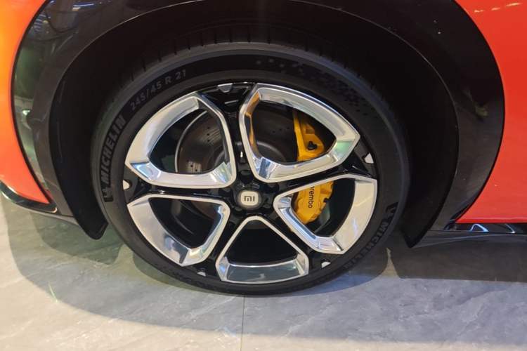 Used Xiaomi Auto YU7 2025 Ultra-Long Range High-Performance All-Wheel-Drive Max Edition Left Front Wheel Hub