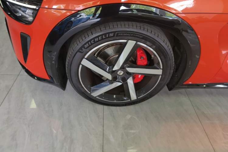 Used Xiaomi Auto YU7 2025 Ultra-Long Range High-Performance All-Wheel-Drive Max Edition Left Front Wheel Hub