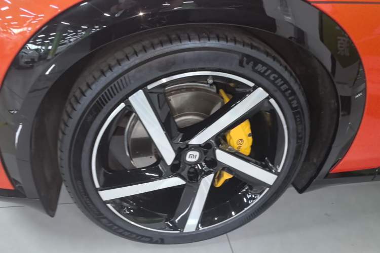 Used Xiaomi Auto YU7 2025 Ultra-Long Range High-Performance All-Wheel-Drive Max Edition Left Front Wheel Hub