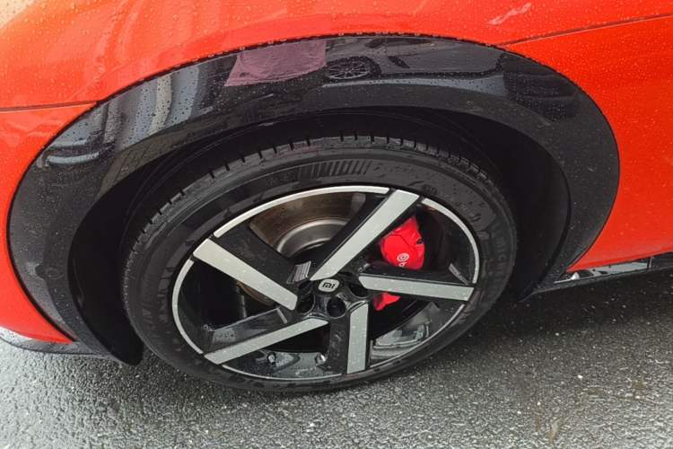 Used Xiaomi Auto YU7 2025 Ultra-Long Range High-Performance All-Wheel-Drive Max Edition Left Front Wheel Hub