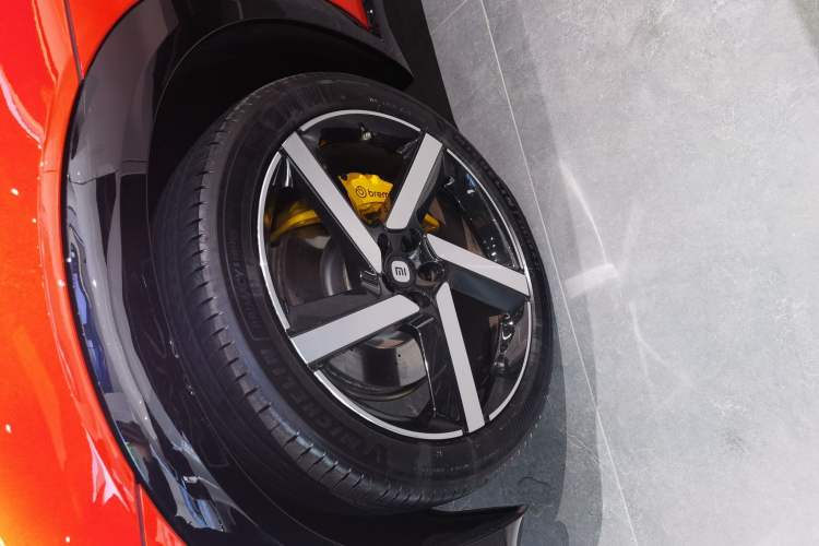 Used Xiaomi Auto YU7 2025 Ultra-Long Range High-Performance All-Wheel-Drive Max Edition Left Front Wheel Hub