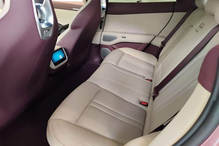 Used Xiaomi Auto YU7 2025 Ultra-Long Range High-Performance All-Wheel-Drive Max Edition Left Rear Seat
