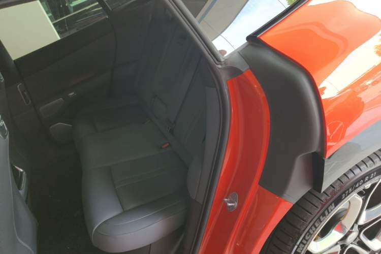 Used Xiaomi Auto YU7 2025 Ultra-Long Range High-Performance All-Wheel-Drive Max Edition Left Rear Seat