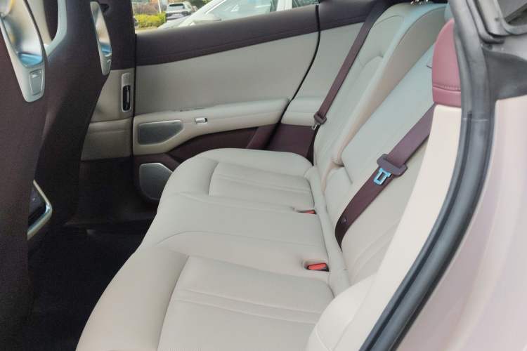 Used Xiaomi Auto YU7 2025 Ultra-Long Range High-Performance All-Wheel-Drive Max Edition Left Rear Seat