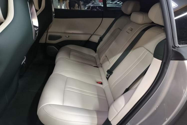 Used Xiaomi Auto YU7 2025 Ultra-Long Range High-Performance All-Wheel-Drive Max Edition Left Rear Seat