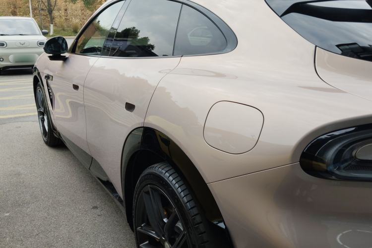 Used Xiaomi Auto YU7 2025 Ultra-Long Range High-Performance All-Wheel-Drive Max Edition Left Side