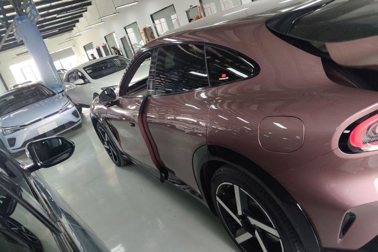Used Xiaomi Auto YU7 2025 Ultra-Long Range High-Performance All-Wheel-Drive Max Edition Left Side