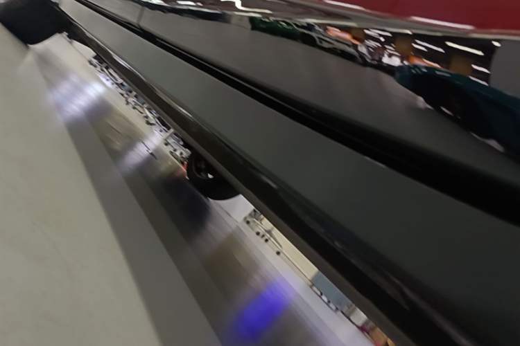 Used Xiaomi Auto YU7 2025 Ultra-Long Range All-Wheel Drive Pro Version Left Side Sill