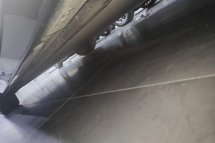 Used Xiaomi Auto YU7 2025 Ultra-Long Range All-Wheel Drive Pro Version Left Side Sill
