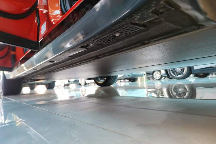 Used Xiaomi Auto YU7 2025 Ultra-Long Range Rear-Wheel Drive Version Left Side Sill