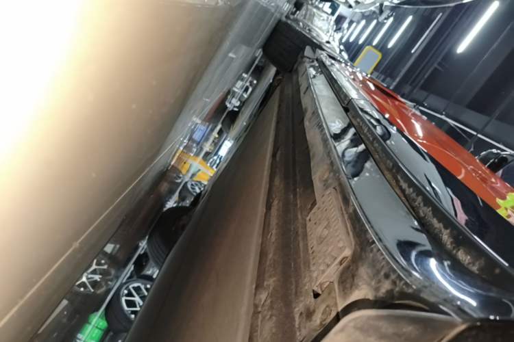 Used Xiaomi Auto YU7 2025 Ultra-Long Range Rear-Wheel Drive Version Left Side Sill