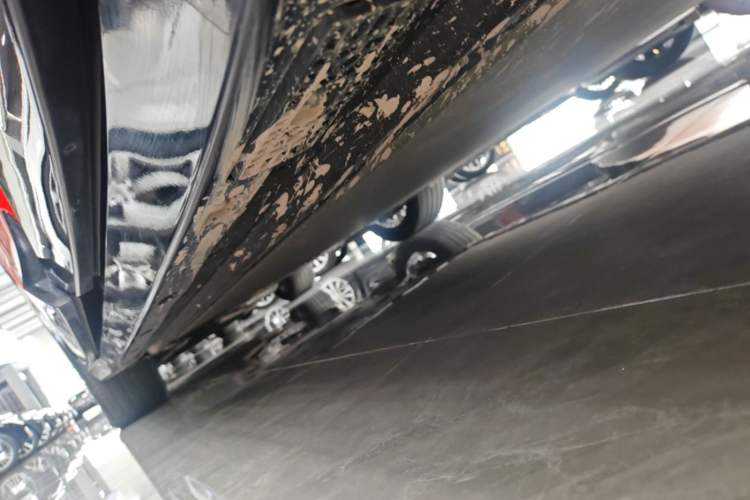 Used Xiaomi Auto YU7 2025 Ultra-Long Range High-Performance All-Wheel-Drive Max Edition Left Side Sill