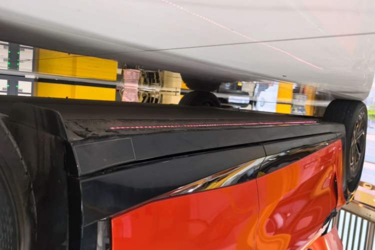 Used Xiaomi Auto YU7 2025 Ultra-Long Range Rear-Wheel Drive Version Left Side Sill