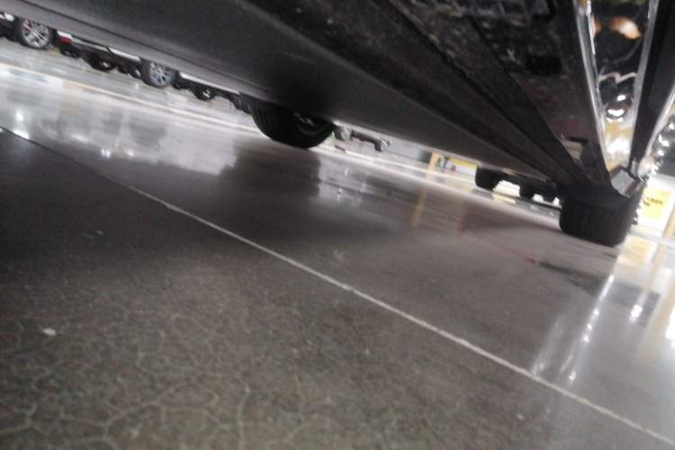 Used Xiaomi Auto YU7 2025 Ultra-Long Range Rear-Wheel Drive Version Left Side Sill