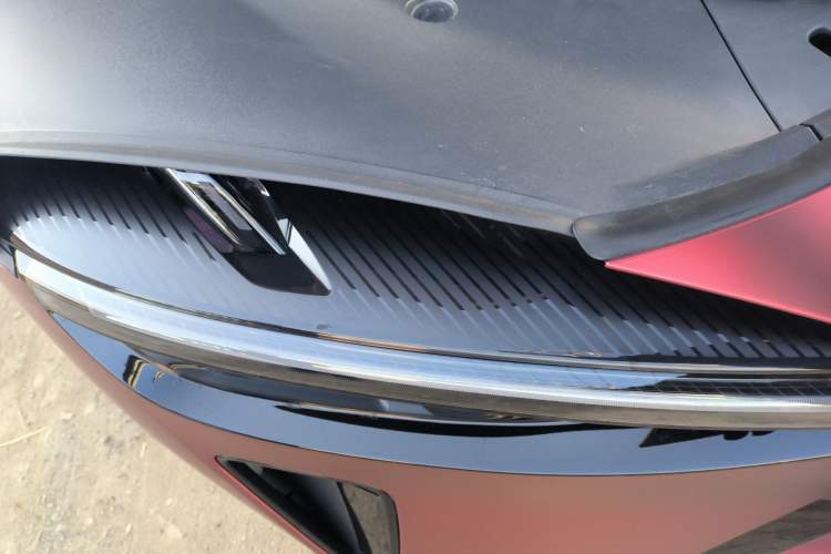 Used Xiaomi Auto YU7 2025 Ultra-Long Range High-Performance All-Wheel-Drive Max Edition Right Front Headlight
