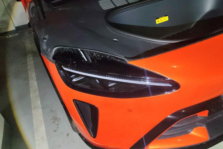 Used Xiaomi Auto YU7 2025 Ultra-Long Range Rear-Wheel Drive Version Right Front Headlight