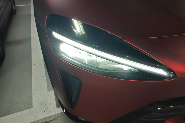 Used Xiaomi Auto YU7 2025 Ultra-Long Range High-Performance All-Wheel-Drive Max Edition Right Front Headlight