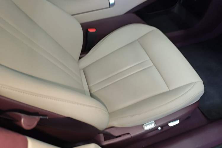 Used Xiaomi Auto YU7 2025 Ultra-Long Range High-Performance All-Wheel-Drive Max Edition Right Front Seat