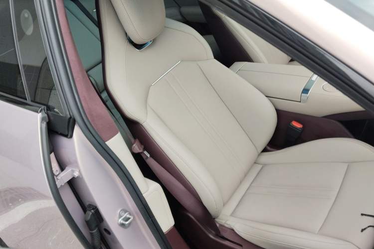 Used Xiaomi Auto YU7 2025 Ultra-Long Range High-Performance All-Wheel-Drive Max Edition Right Front Seat