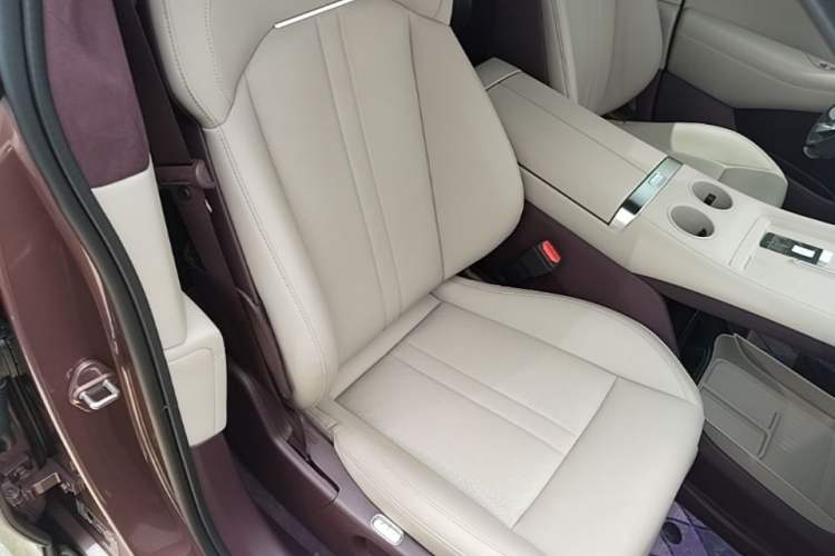 Used Xiaomi Auto YU7 2025 Ultra-Long Range High-Performance All-Wheel-Drive Max Edition Right Front Seat