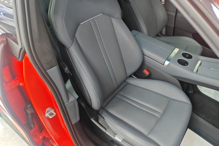 Used Xiaomi Auto YU7 2025 Ultra-Long Range High-Performance All-Wheel-Drive Max Edition Right Front Seat