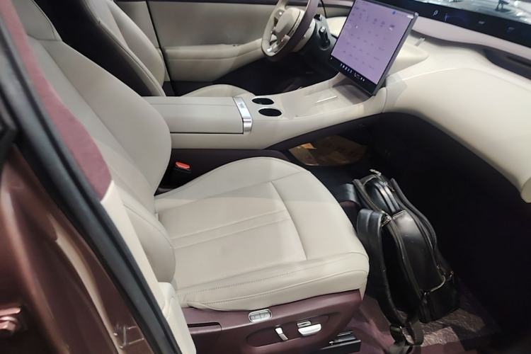 Used Xiaomi Auto YU7 2025 Ultra-Long Range High-Performance All-Wheel-Drive Max Edition Right Front Seat