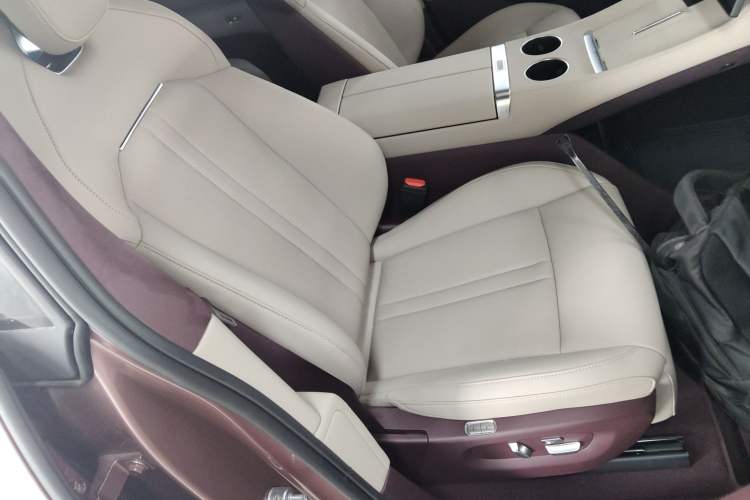 Used Xiaomi Auto YU7 2025 Ultra-Long Range High-Performance All-Wheel-Drive Max Edition Right Front Seat