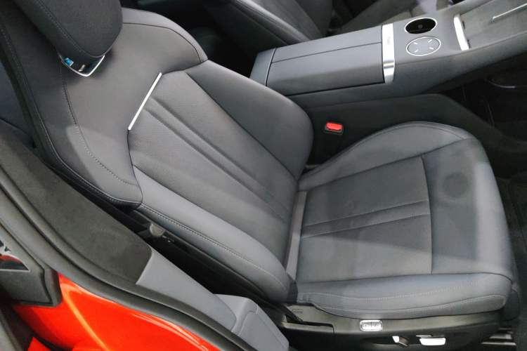 Used Xiaomi Auto YU7 2025 Ultra-Long Range High-Performance All-Wheel-Drive Max Edition Right Front Seat