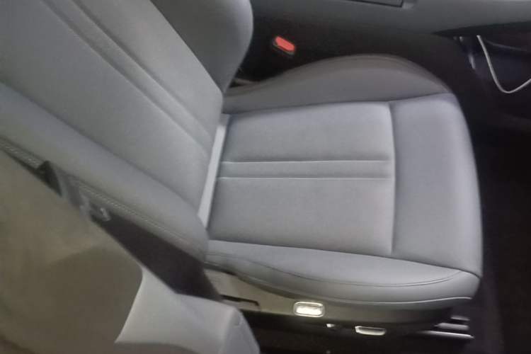 Used Xiaomi Auto YU7 2025 Ultra-Long Range High-Performance All-Wheel-Drive Max Edition Right Front Seat