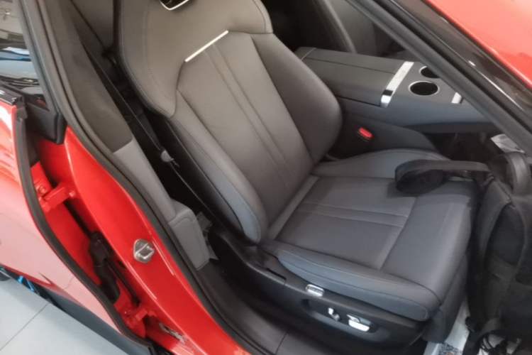 Used Xiaomi Auto YU7 2025 Ultra-Long Range High-Performance All-Wheel-Drive Max Edition Right Front Seat