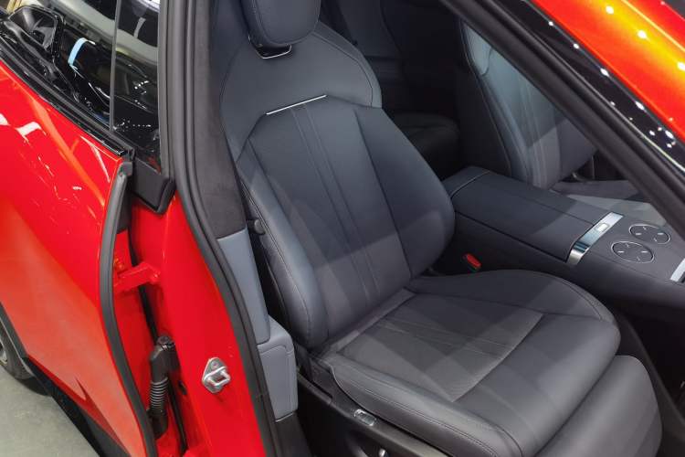 Used Xiaomi Auto YU7 2025 Ultra-Long Range High-Performance All-Wheel-Drive Max Edition Right Front Seat