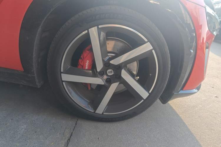 Used Xiaomi Auto YU7 2025 Ultra-Long Range High-Performance All-Wheel-Drive Max Edition Right Front Wheel Hub