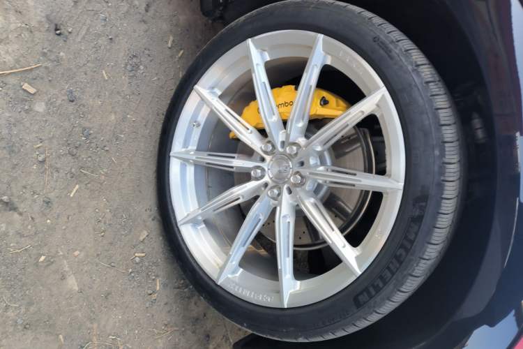 Used Xiaomi Auto YU7 2025 Ultra-Long Range High-Performance All-Wheel-Drive Max Edition Right Front Wheel Hub