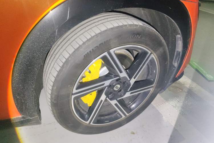 Used Xiaomi Auto YU7 2025 Ultra-Long Range Rear-Wheel Drive Version Right Front Wheel Hub