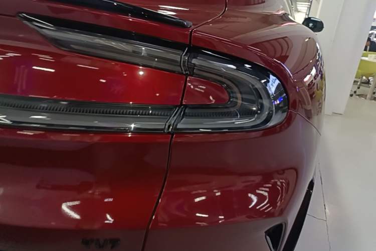 Used Xiaomi Auto YU7 2025 Ultra-Long Range All-Wheel Drive Pro Version Right Rear Taillight