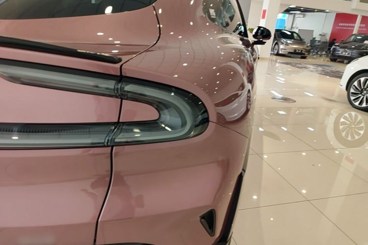Used Xiaomi Auto YU7 2025 Ultra-Long Range High-Performance All-Wheel-Drive Max Edition Right Rear Taillight
