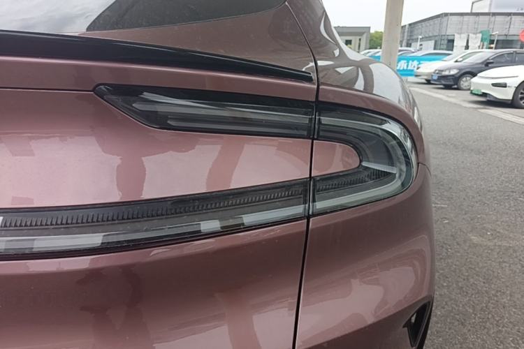 Used Xiaomi Auto YU7 2025 Ultra-Long Range High-Performance All-Wheel-Drive Max Edition Right Rear Taillight