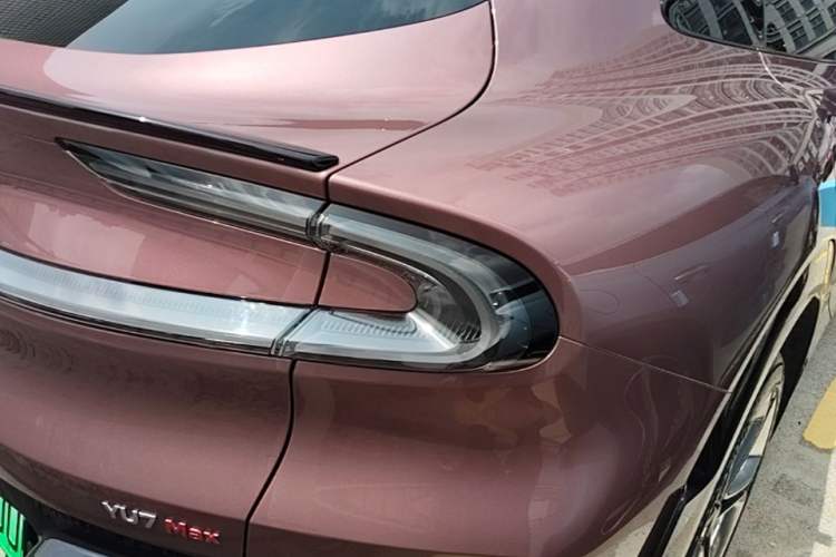 Used Xiaomi Auto YU7 2025 Ultra-Long Range High-Performance All-Wheel-Drive Max Edition Right Rear Taillight